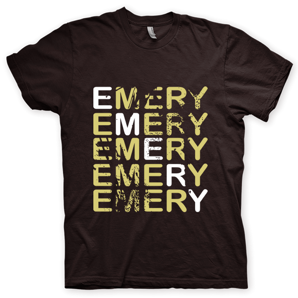 Montagem digital da camiseta preta com estampa azul com arte centralizada da banda Emery, The Question