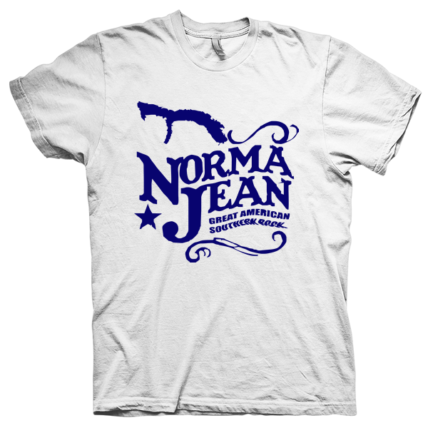 Montagem digital da camiseta preta com estampa azul com arte centralizada da banda Norma Jean, Sword In Mouth, Fire Eyes