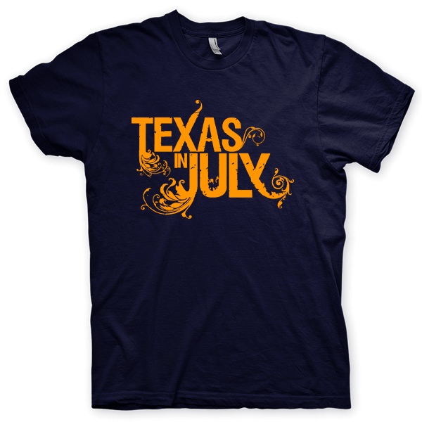 Montagem digital da camiseta preta com estampa azul com arte centralizada da banda Texas In July, I Am