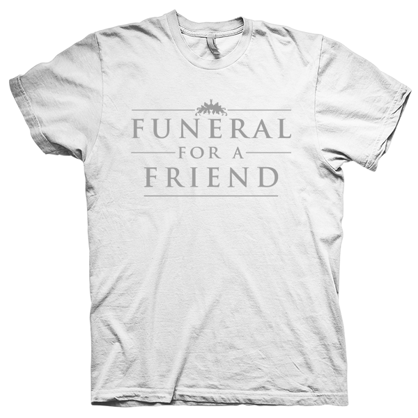 Montagem digital da camiseta preta com estampa azul com arte centralizada da banda Funeral For A Friend, Hours