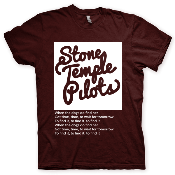 Montagem digital da camiseta preta com estampa azul com arte centralizada da banda Stone Temple Pilots