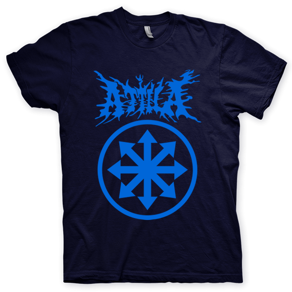 Montagem digital da camiseta preta com estampa azul com arte centralizada da banda Attila