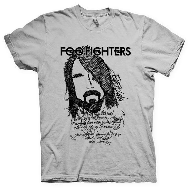 Montagem digital da camiseta preta com estampa azul com arte centralizada da banda Foo Fighters, Everlong