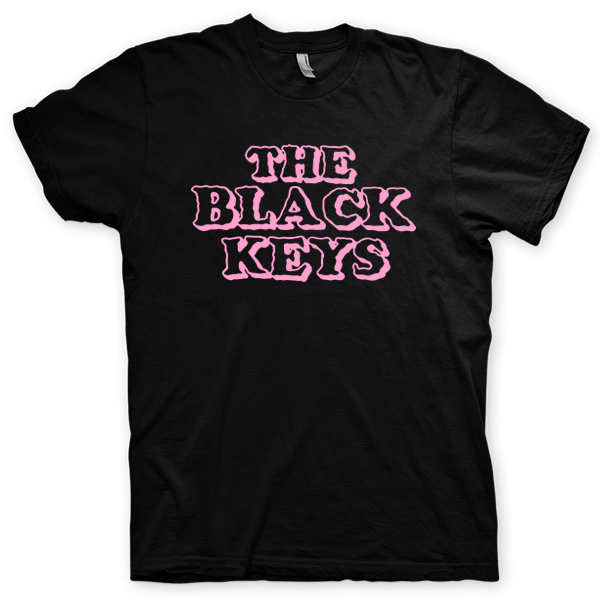 Montagem digital da camiseta preta com estampa azul com arte centralizada da banda The Black Keys