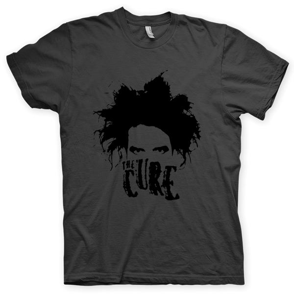 Montagem digital da camiseta preta com estampa azul com arte centralizada da banda The Cure
