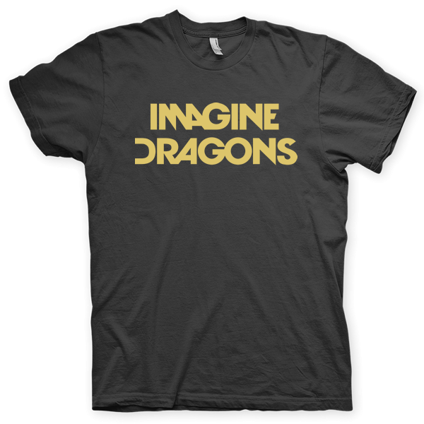 Montagem digital da camiseta preta com estampa azul com arte centralizada da banda Imagine Dragons