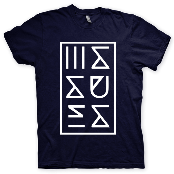 Montagem digital da camiseta preta com estampa azul com arte centralizada da banda Issues