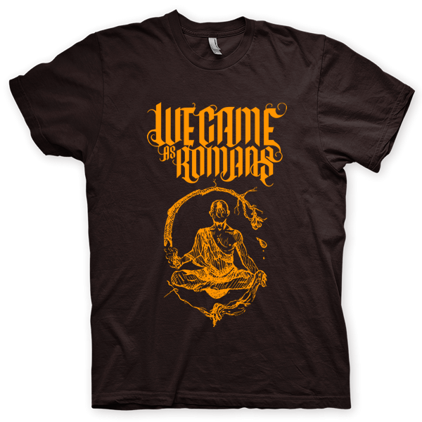 Montagem digital da camiseta preta com estampa azul com arte centralizada da banda We Came as Romans