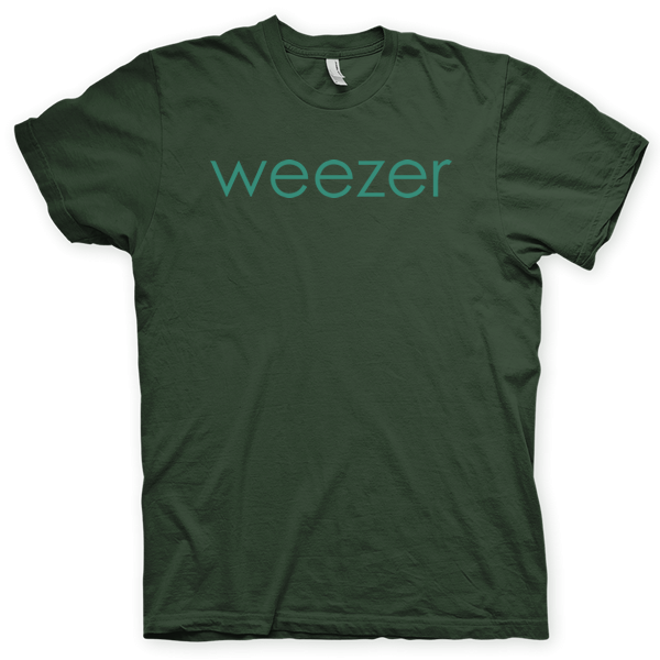 Montagem digital da camiseta preta com estampa azul com arte centralizada da banda Weezer