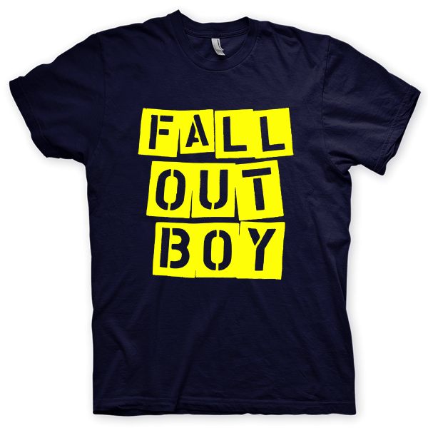 Montagem digital da camiseta preta com estampa azul com arte centralizada da banda Fall Out Boy, Art
