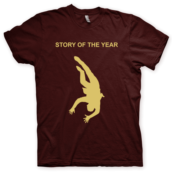 Montagem digital da camiseta preta com estampa azul com arte centralizada da banda Story of The Year, SOTY